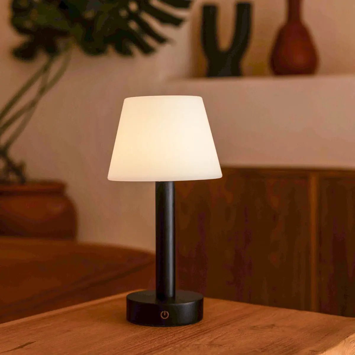 Zoë lampada da tavolo in legno nero ricaricabile – dimmerabile e wireless con 80 ore di autonomia della batteria | Controllo touch e USB-C
