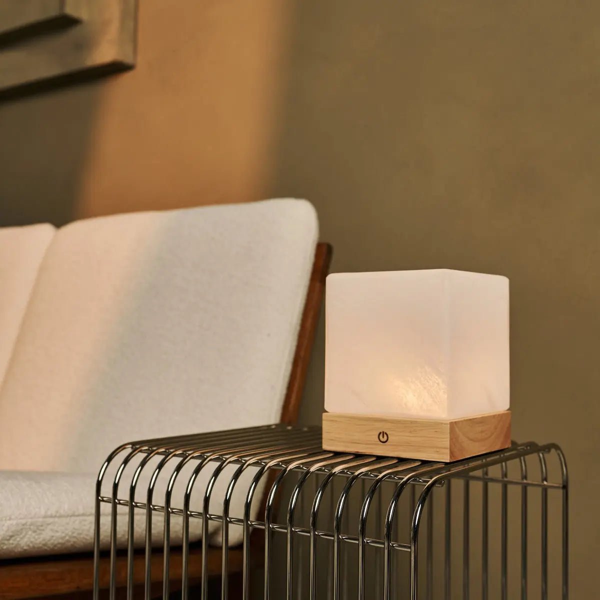 Lampada da tavolo in legno wireless YCE con vetro satinato | Ricaricabile | Dimmerabile | Durata batteria 100 ore | Controllo touch | USB-C