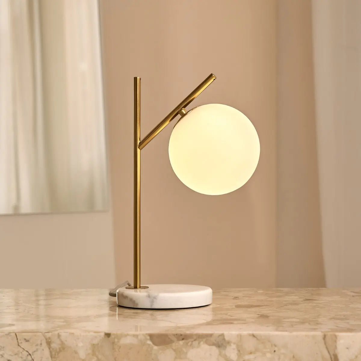 Lampada da tavolo in marmo Madison – lampada di design di lusso con globo in vetro opaco, fatta a mano, alta 40 cm, attacco G9