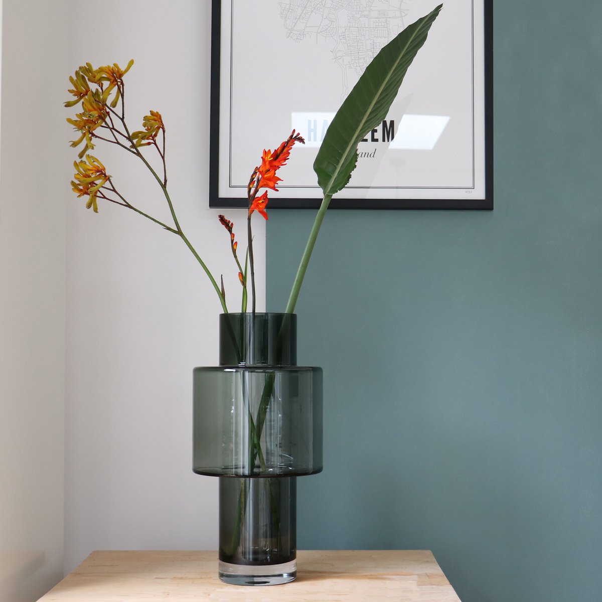 Juba Grey vaas – Mondgeblazen glazen vaas met dik glas in grijstinten | Stoer design voor elk interieur | Vase The World
