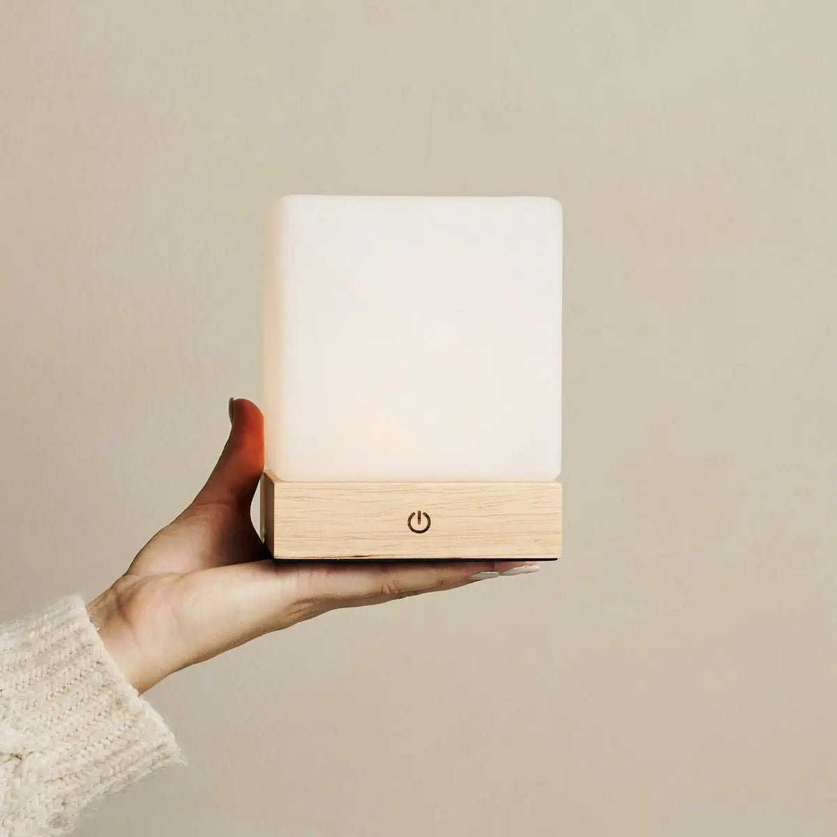 Lampada da tavolo in legno wireless YCE con vetro satinato | Ricaricabile | Dimmerabile | Durata batteria 100 ore | Controllo touch | USB-C