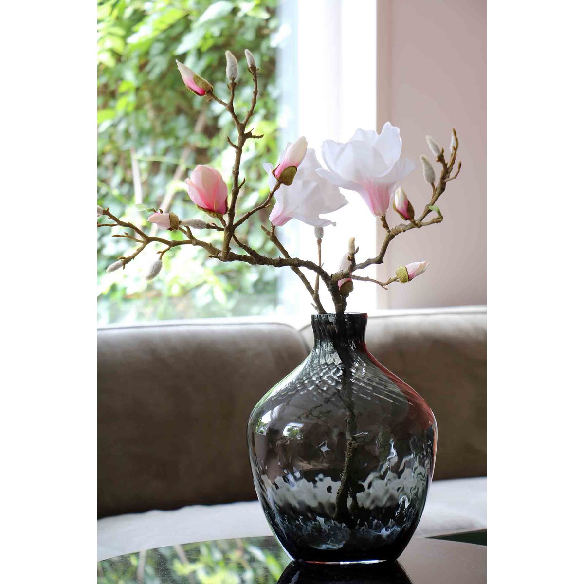 Traun Grey Effect vaas mondgeblazen glas Ø23,5 x H30 cm | decoratieve flesvaas met relief en uniek glasdesign | Vase The World