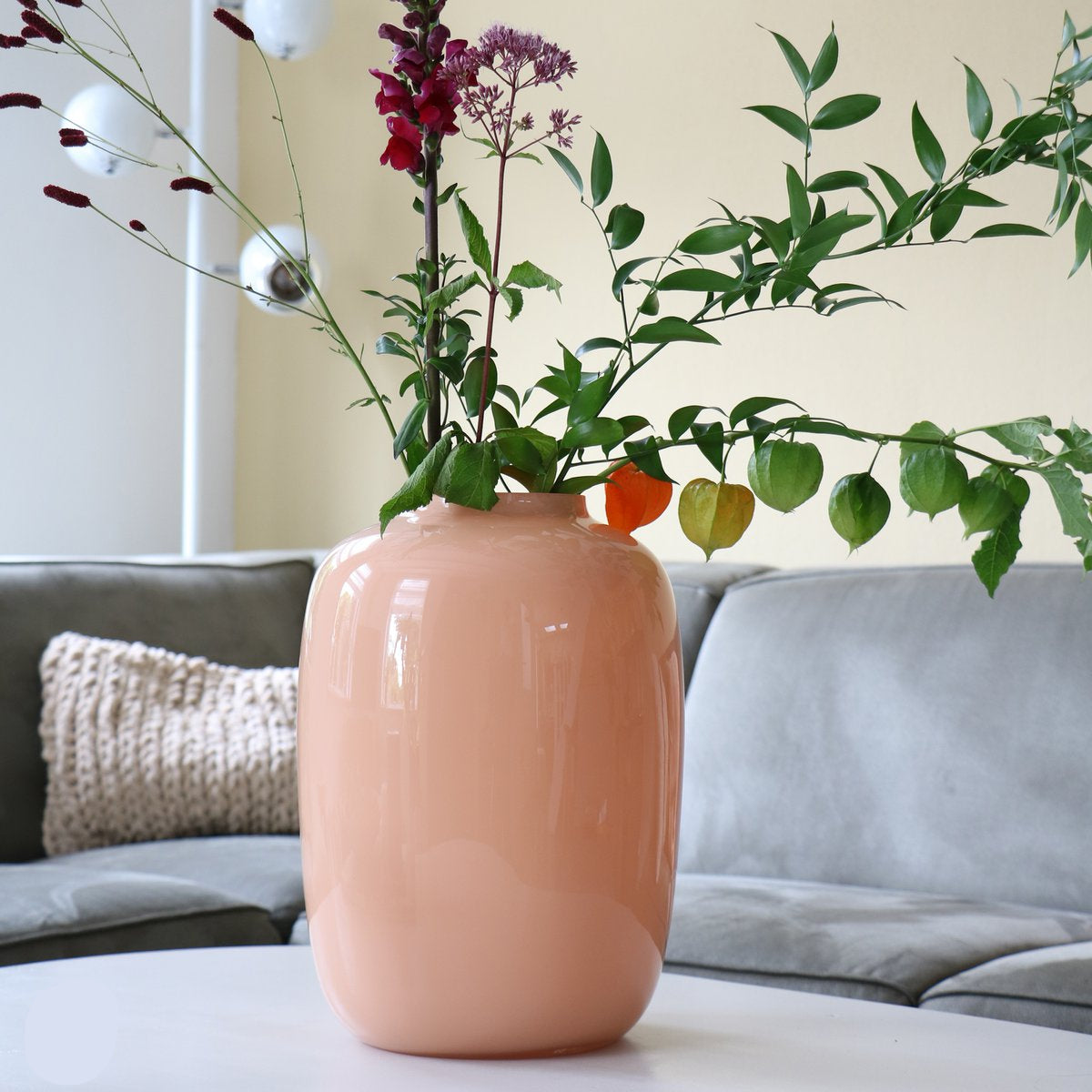 Artic pastel peach vaas | stijlvolle glazen vaas in pastel oranje-roze | Vase The World Ø21-25 x H29-35 cm
