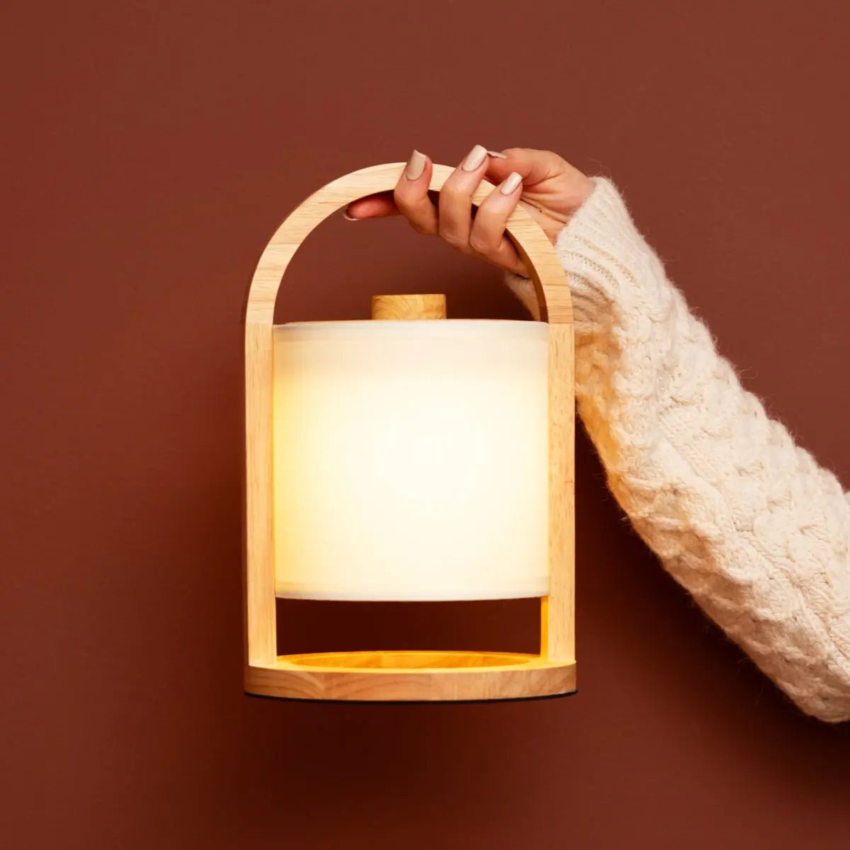 Lampada da tavolo in legno River ricaricabile e dimmerabile – senza fili, luce LED calda, con paralume in cotone – Tavellio Amsterdam
