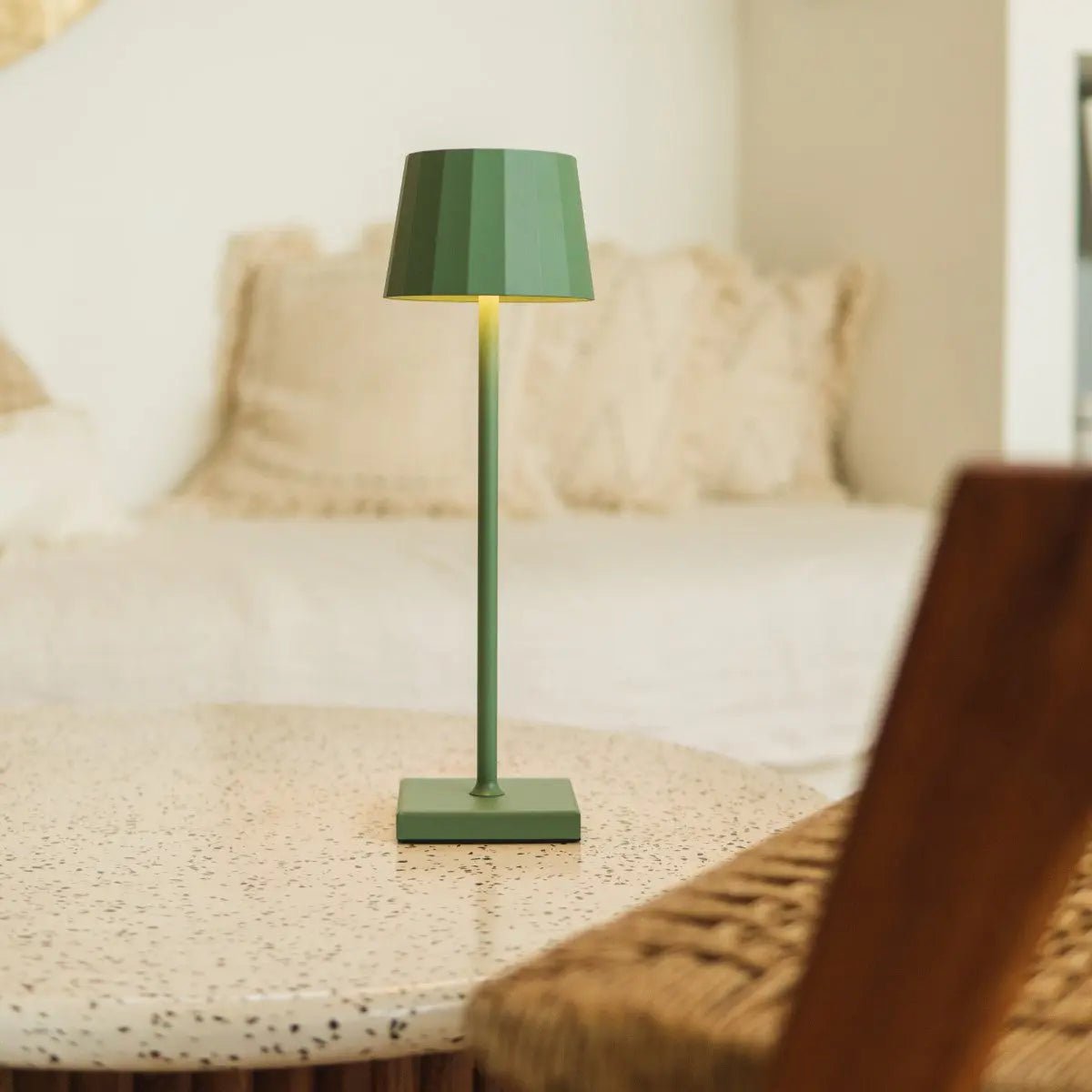 Lampada da tavolo wireless William Saliegroene – ricaricabile via USB-C | Dimmerabile, 3 livelli di luce, 120 ore di batteria, design idrorepellente