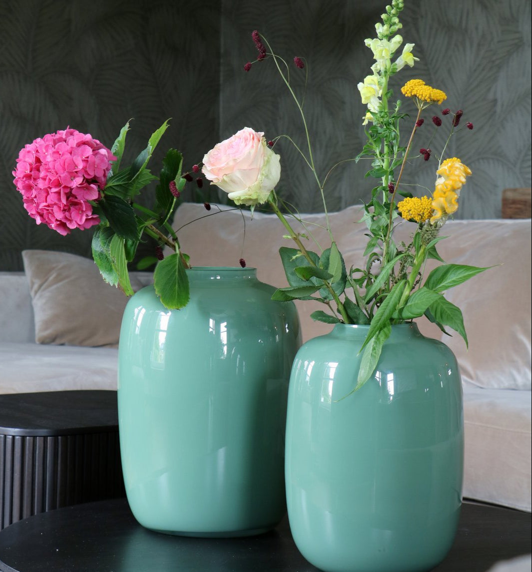 Artic pastel green vaas – Mondgeblazen glazen vaas in zachtgroen | Uniek design Vase The World | Bloemenvaas & interieurdecoratie