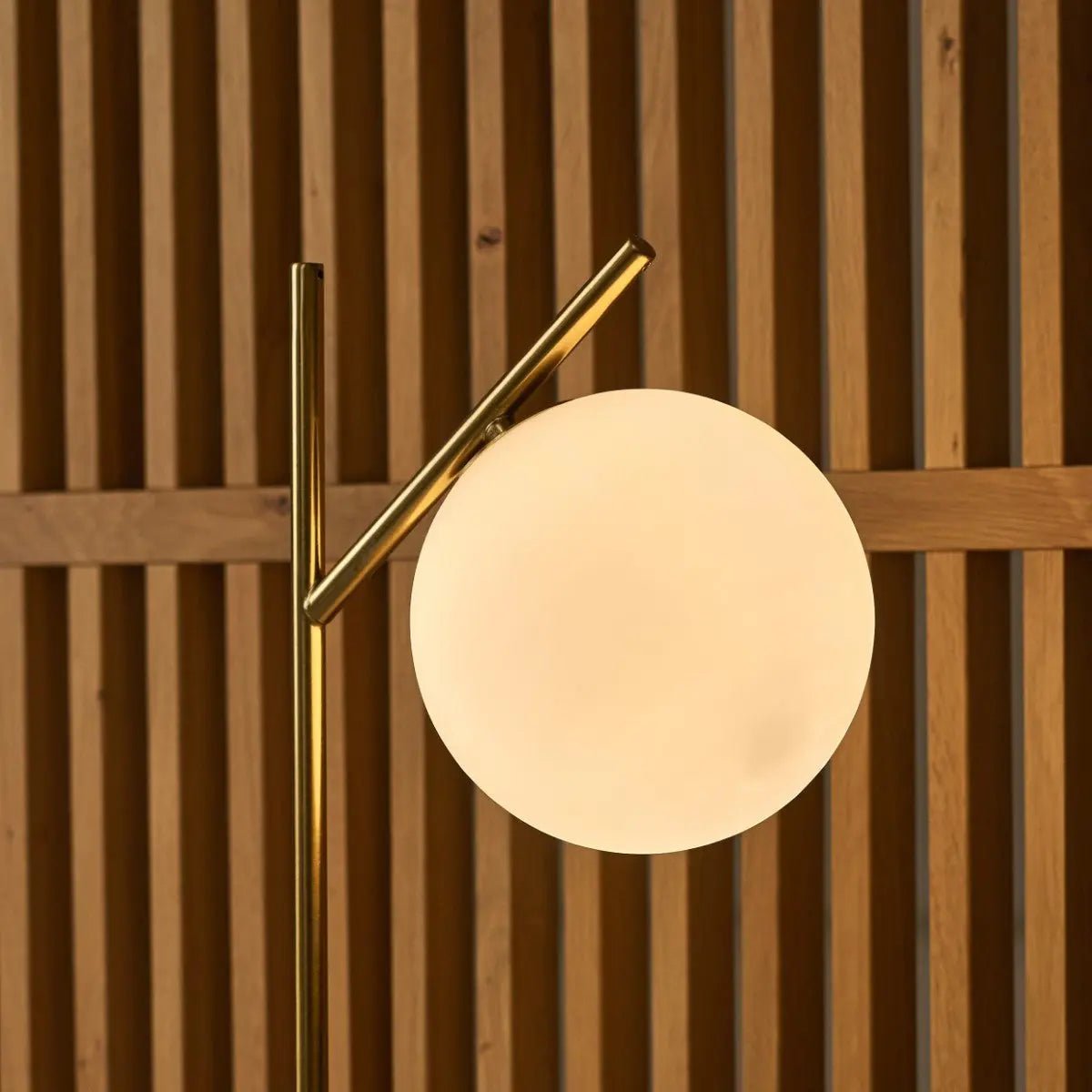 Lampada da tavolo in marmo Madison – lampada di design di lusso con globo in vetro opaco, fatta a mano, alta 40 cm, attacco G9