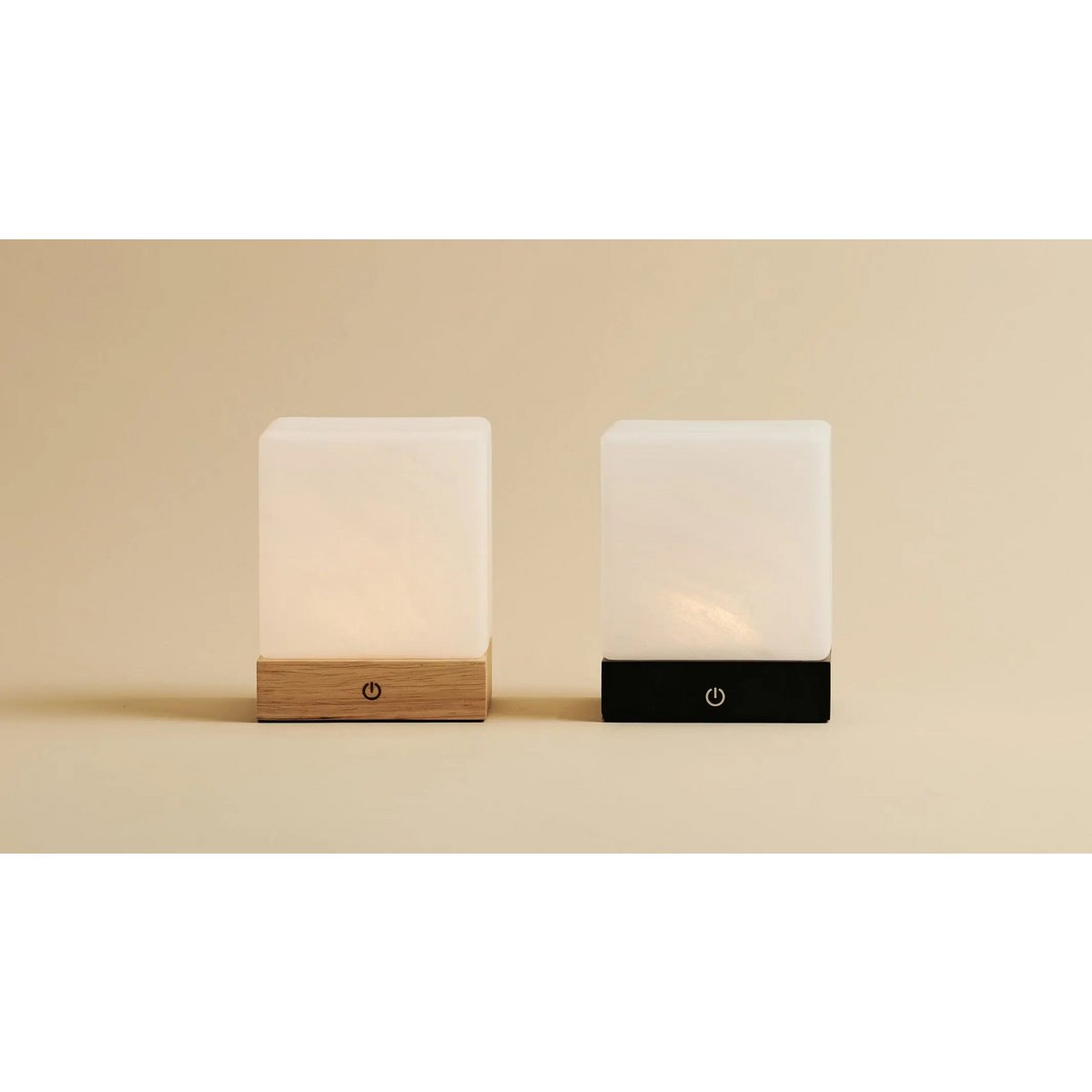 Lampada da tavolo in legno wireless YCE con vetro satinato | Ricaricabile | Dimmerabile | Durata batteria 100 ore | Controllo touch | USB-C