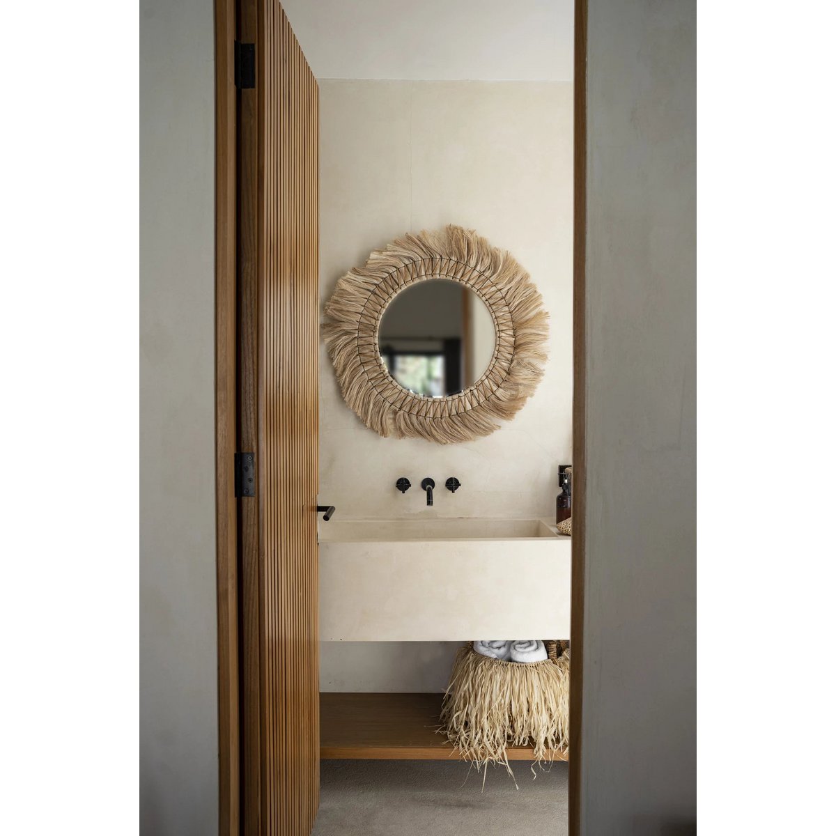 Ronde Spiegel van Rotan en Zeegras Ø90 cm – Natuurlijke Wanddecoratie | The Pretty Blonde Mirror van Bazar Bizar Living