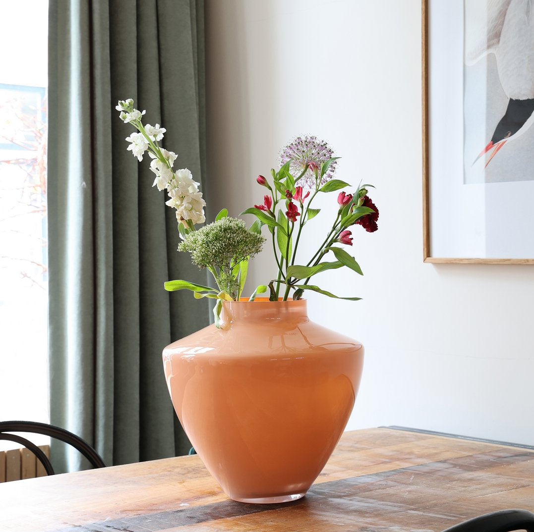 Kagera Pastel Peach Vaas – Mondgeblazen Glas in Oranje & Roze – Stijlvolle Interieuraanvulling