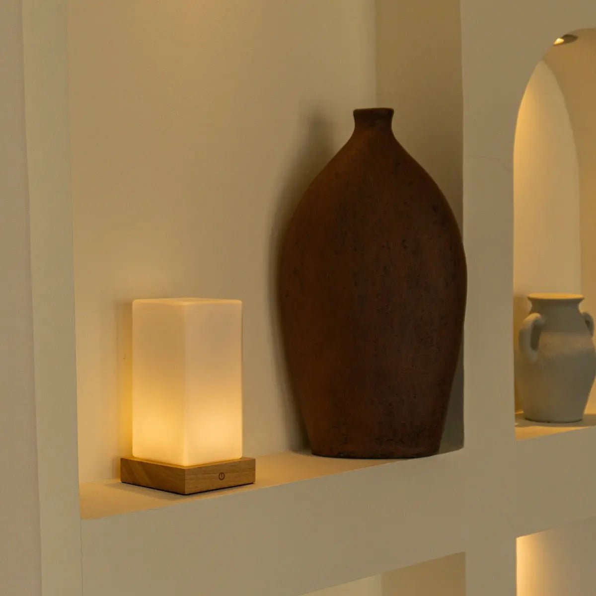 Zayn lampada da tavolo in legno ricaricabile – dimmerabile, wireless, vetro satinato, 100 ore di batteria, USB-C, design marrone chiaro