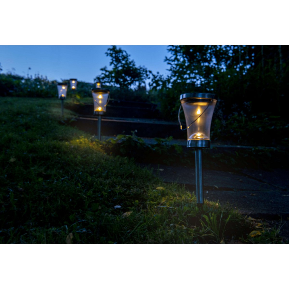 Set van 8 solar LED tuinlampen – geometrisch design, staal look, met schemersensor & USB-oplaadoptie voor buitengebruik