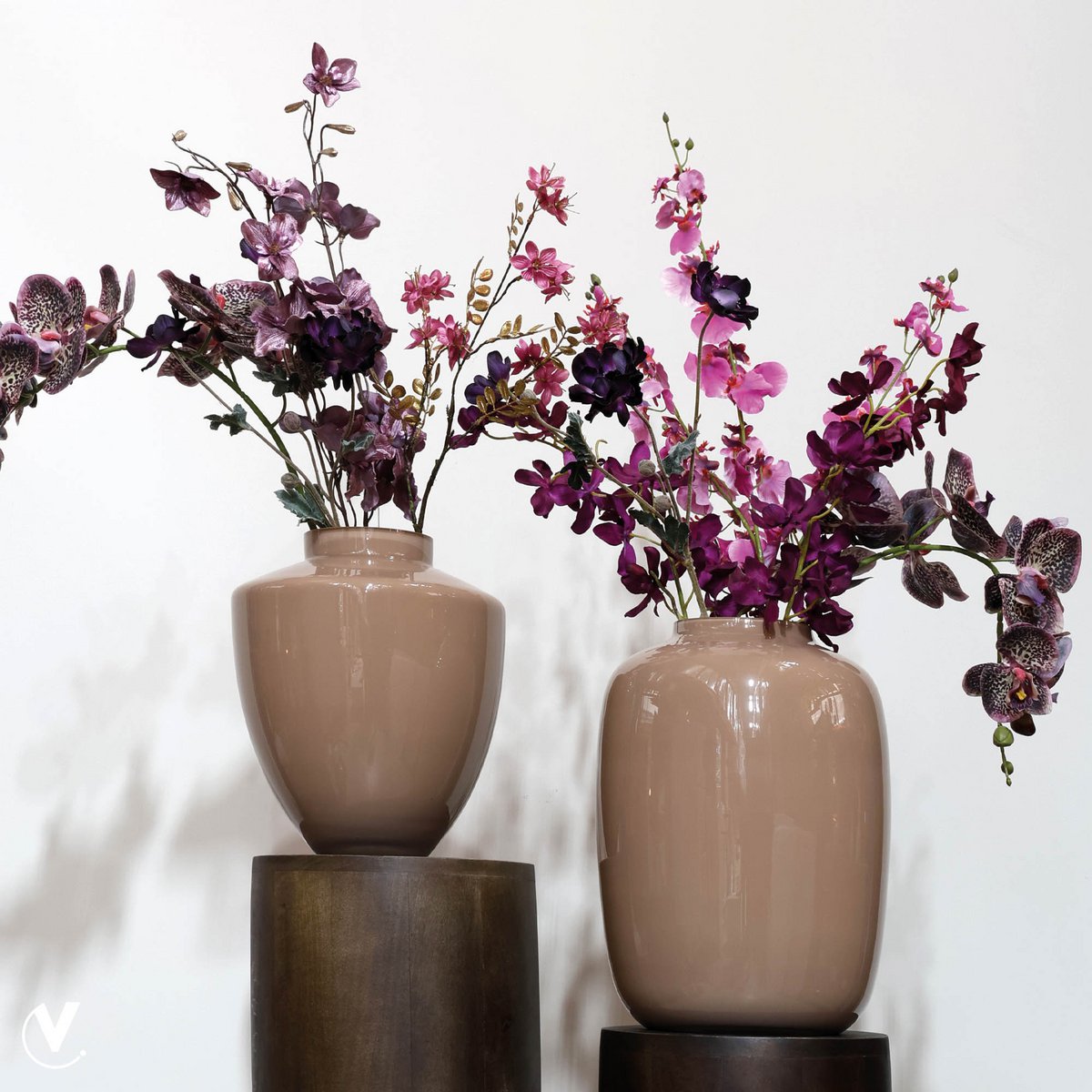 Tugela vaas zandkleurig – mondgeblazen glazen vaas Ø24,5 x H29 cm – beige designvaas voor modern interieur – Vase The World