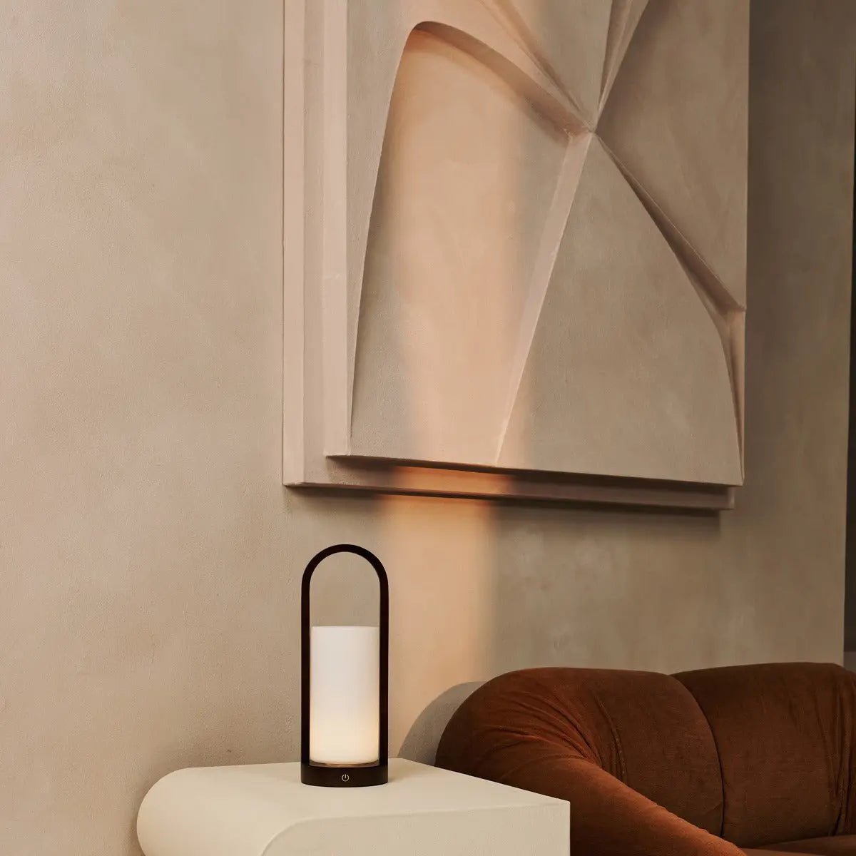 Evie lampada da tavolo ricaricabile in legno marrone scuro – dimmerabile, wireless, design naturale con vetro