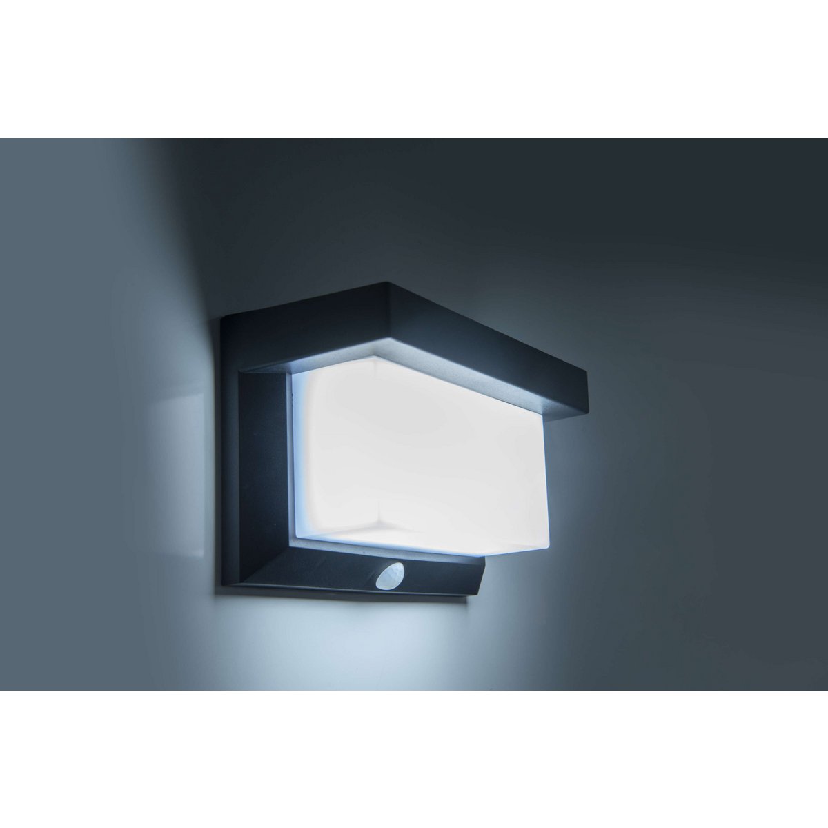 Lampada a bastone solare LED nera da esterno con sensore di movimento | Impermeabile IP44 | Ricaricabile tramite USB | Näve Leuchten