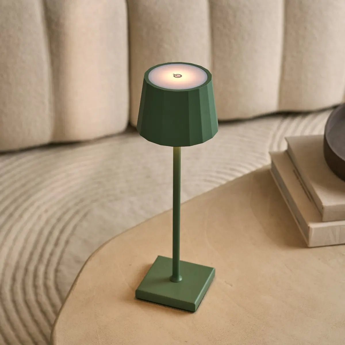 Wouter lampada da tavolo ricaricabile verde salvia | design dimmerabile wireless con 120 ore di autonomia della batteria e 3 modalità di luce – ideale per ogni ambiente