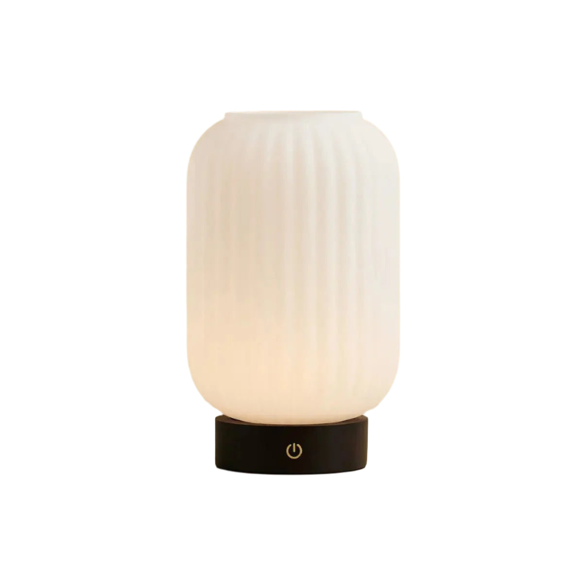 Lampada da tavolo ricaricabile Lilly – legno marrone scuro e vetro opaco | Dimmerabile, 3 modalità di luce, senza fili e design elegante