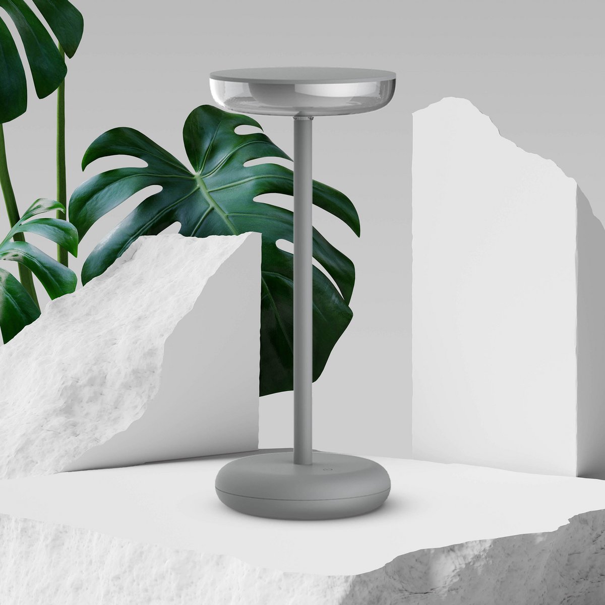 Dimbare LED tafellamp op batterij voor buiten in grijs – 26,4 cm hoog, met touch & geheugenfunctie – Näve “Pasi”