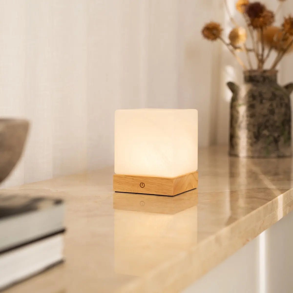 Lampada da tavolo in legno wireless YCE con vetro satinato | Ricaricabile | Dimmerabile | Durata batteria 100 ore | Controllo touch | USB-C