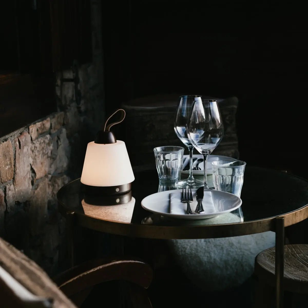 Lampada da tavolo ricaricabile Liv marrone scuro – dimmerabile, wireless con cinturino in pelle | 80 ore di autonomia della batteria e USB-C
