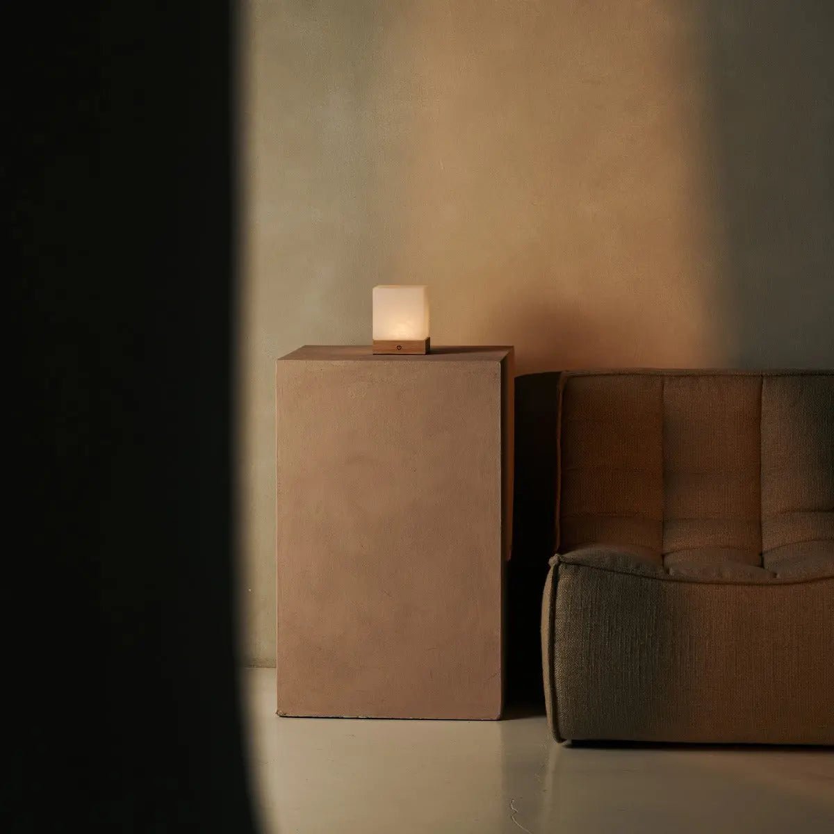 Lampada da tavolo in legno wireless YCE con vetro satinato | Ricaricabile | Dimmerabile | Durata batteria 100 ore | Controllo touch | USB-C