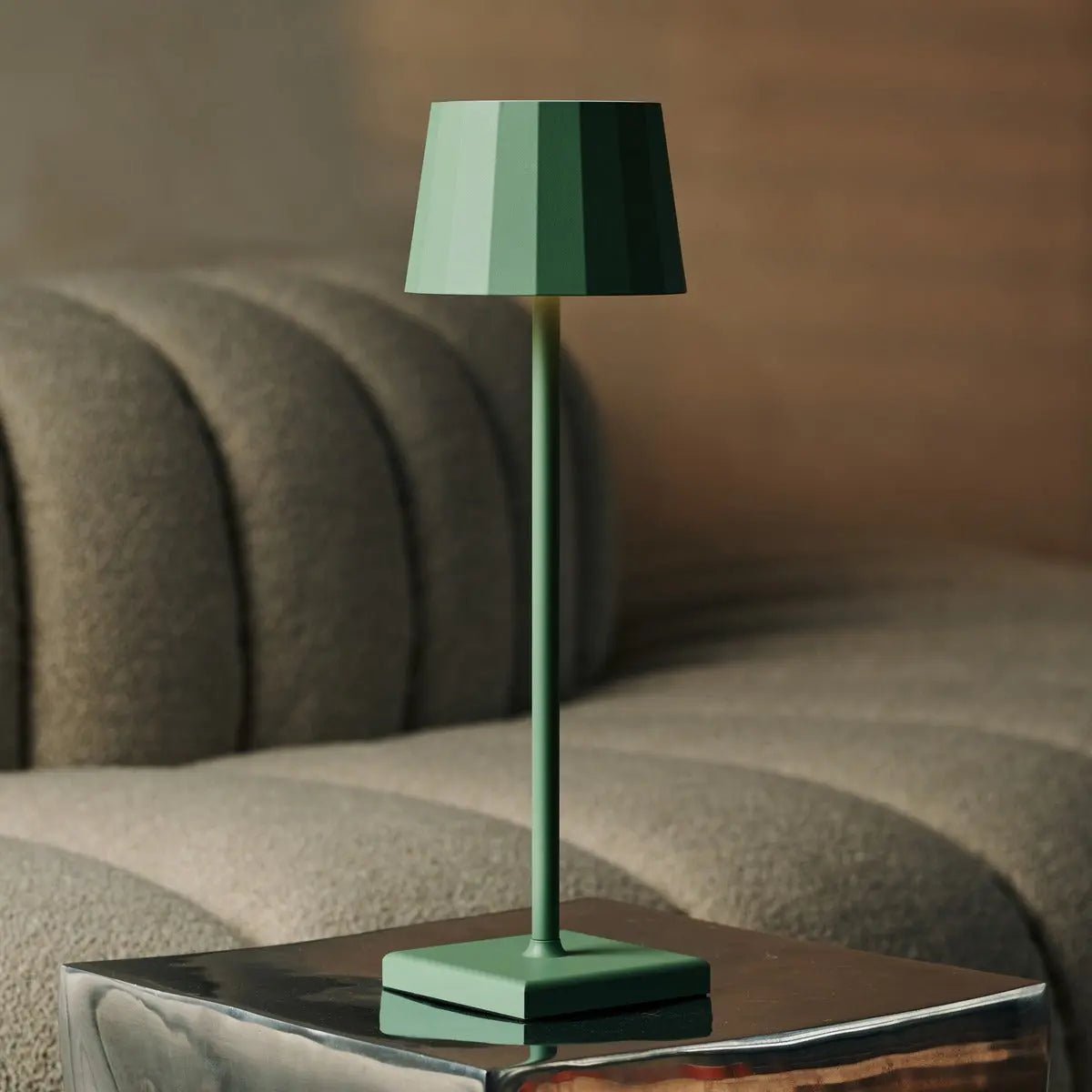 Wouter lampada da tavolo ricaricabile verde salvia | design dimmerabile wireless con 120 ore di autonomia della batteria e 3 modalità di luce – ideale per ogni ambiente