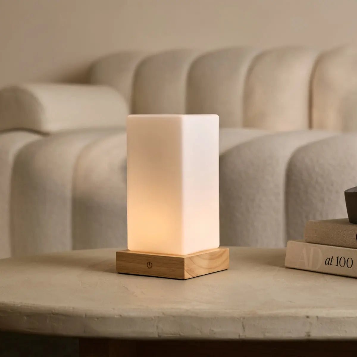 Zayn lampada da tavolo in legno ricaricabile – dimmerabile, wireless, vetro satinato, 100 ore di batteria, USB-C, design marrone chiaro
