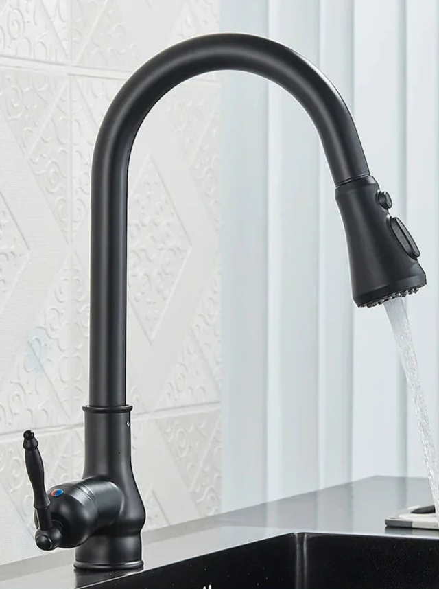 Antieke Messing Keukenmengkraan met Draaibare Tuit – Vintage Stijl en Mengkraan voor Warm en Koud Water