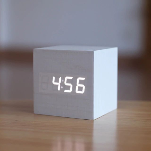 Digitale Tafelklok van Bambus – Minimalistisch Design, Compacte Afmetingen 60 x 60 x 60 mm, Precieze Tijdweergave