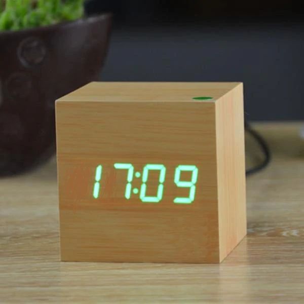 Digitale Tafelklok van Bambus – Minimalistisch Design, Compacte Afmetingen 60 x 60 x 60 mm, Precieze Tijdweergave