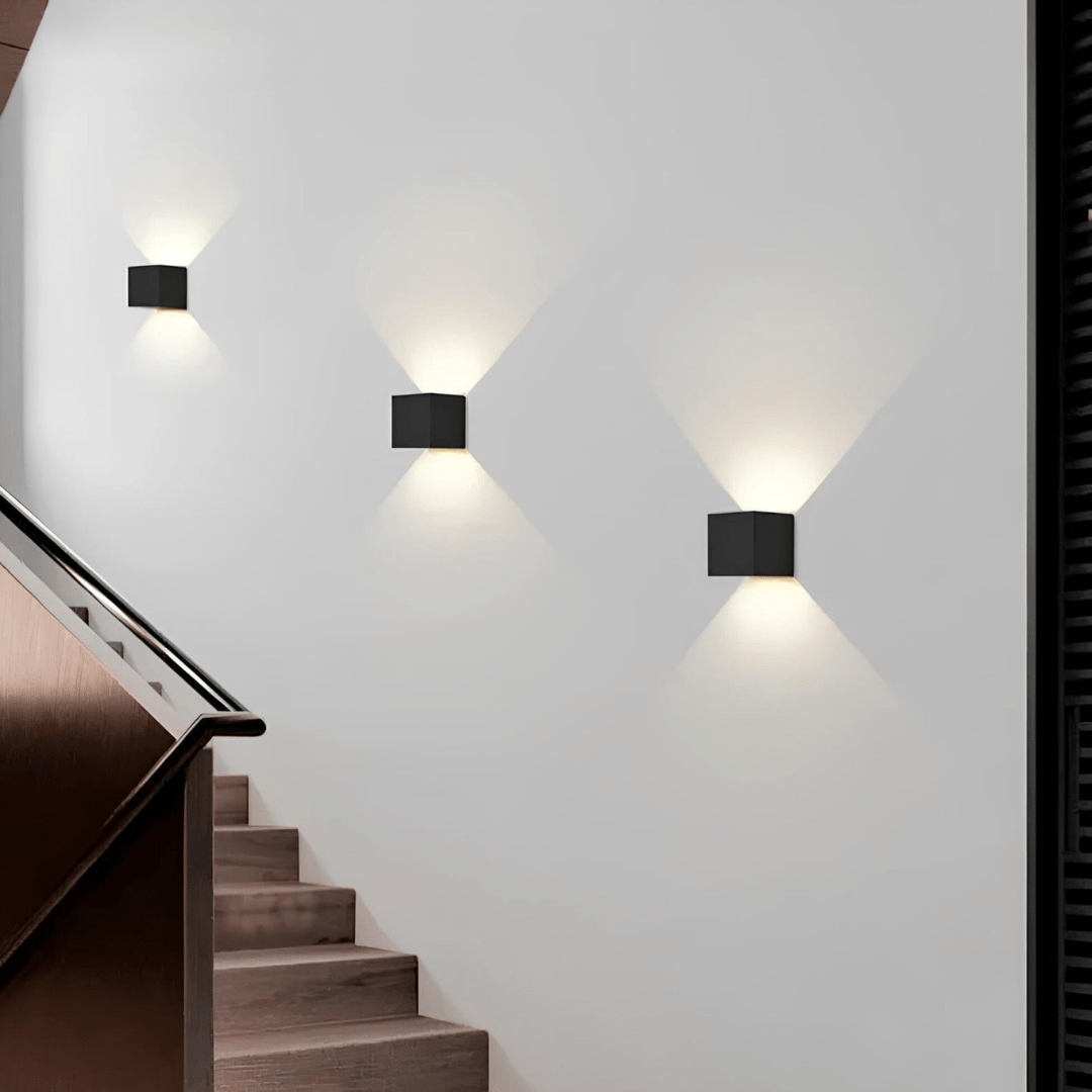 Draadloze Wandlamp met Bewegingssensor en Verstelbare Lichtstraal – Minimalistisch Zwart Design