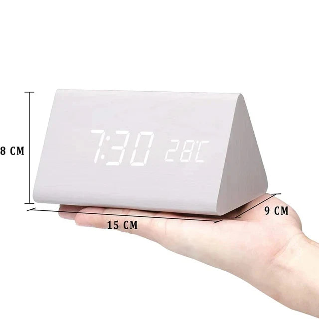 Sveglia Digitale in Legno con Tre Allarmi e Visualizzazione della Temperatura – Design Retrò con Luminosità Regolabile