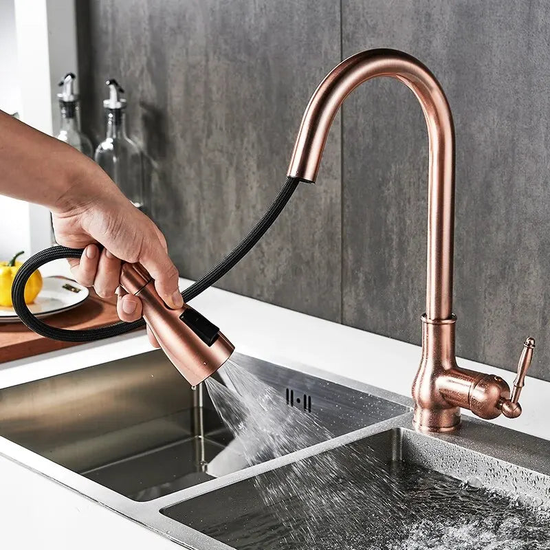 Keukenmengkraan met Uittrekbare Sprayer in Antiek Brons – Warm en Koud Water Mengkraan voor Luxe Keuken