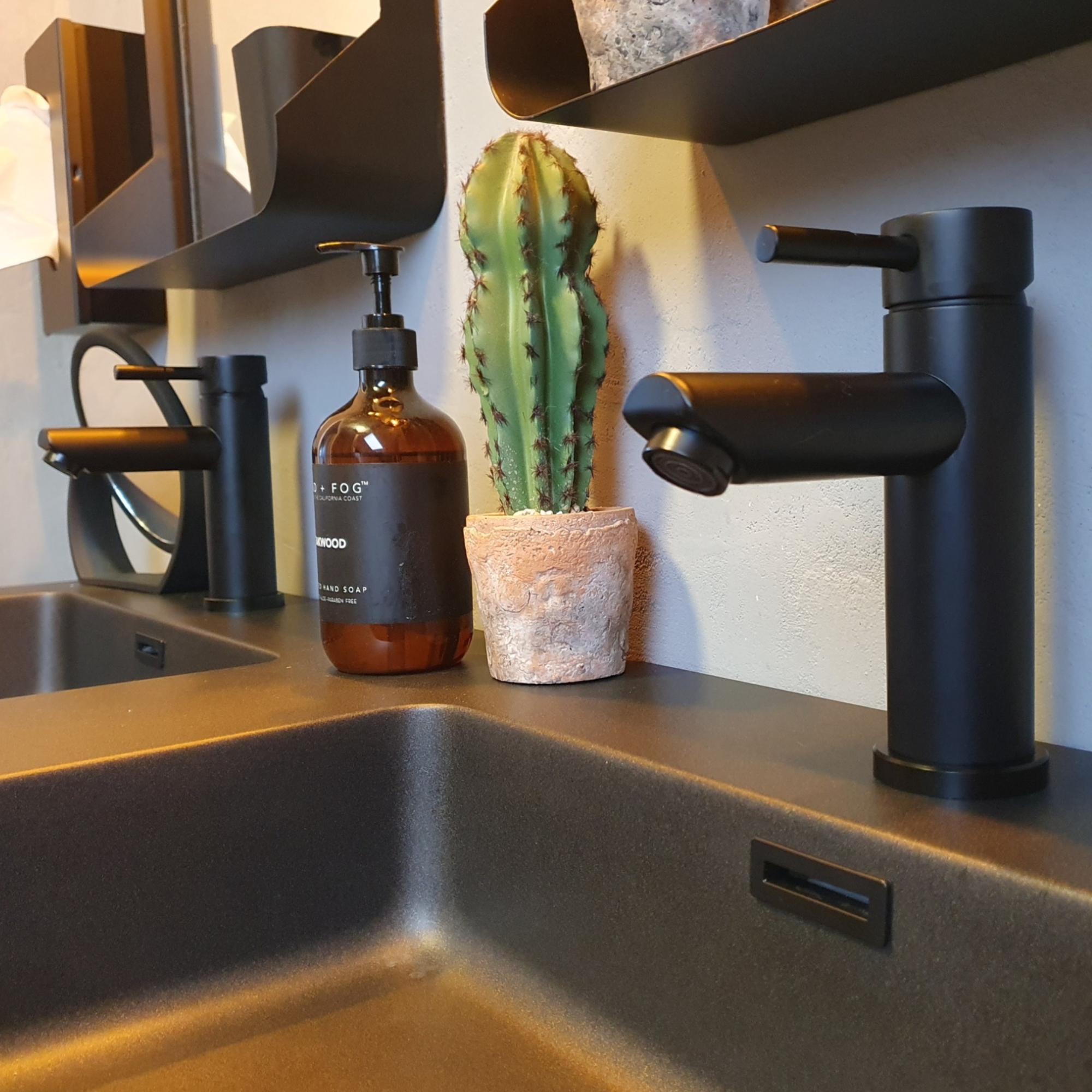 Qua | Mat Zwarte Kraan Badkamer Keuken