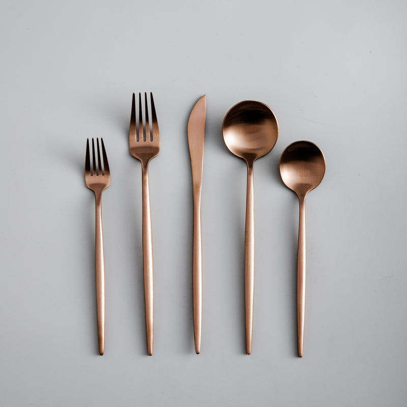 Set di posate premium | Design minimalista ed ergonomico | Rivestimento in titanio in acciaio inossidabile di alta qualità