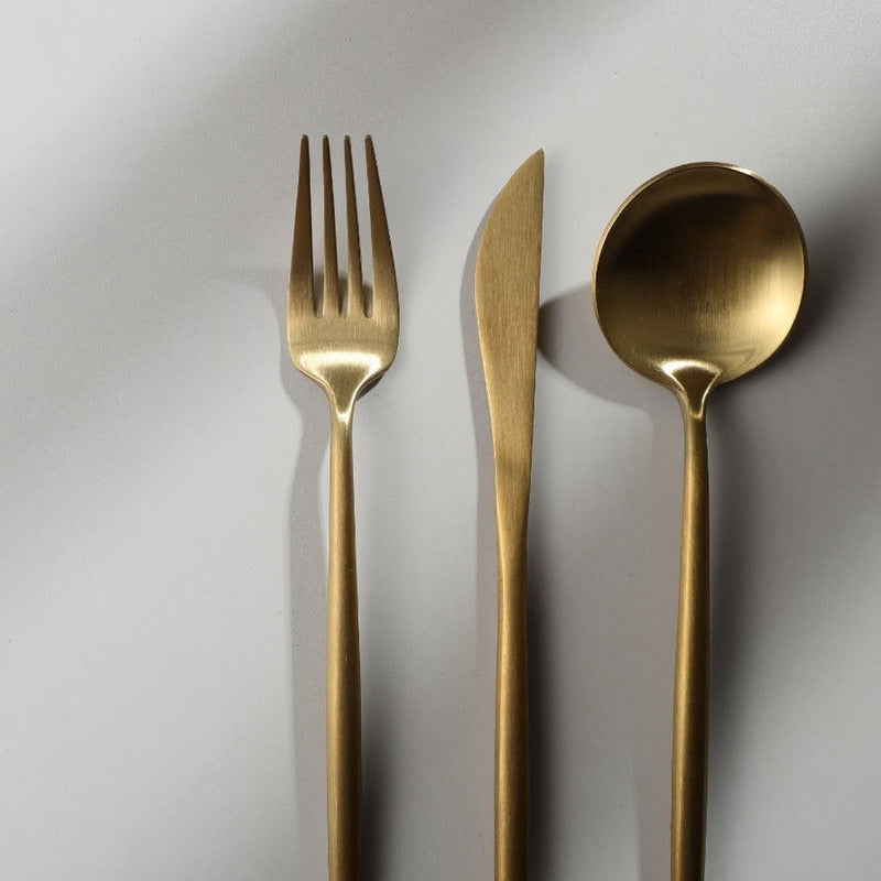 Set di posate premium | Design minimalista ed ergonomico | Rivestimento in titanio in acciaio inossidabile di alta qualità