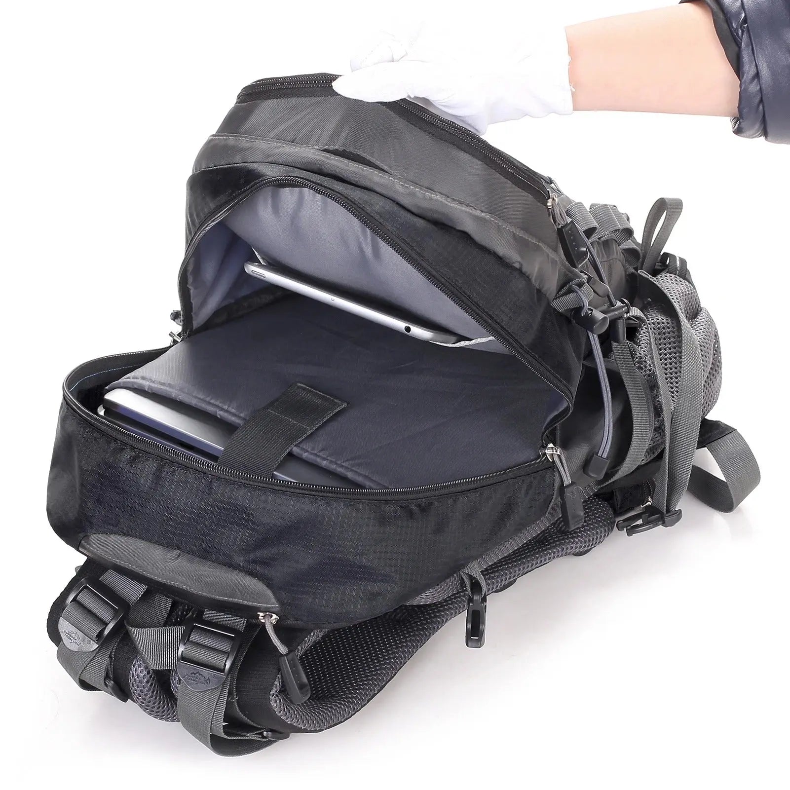 Zaino 40L per Trekking e Gite di un Giorno – Zaino da Esterno con Schienale Ventilato e Scomparto per Laptop da 14" – Leggero e Confortevole