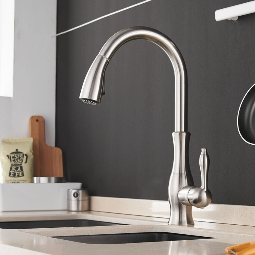 Rubinetto da cucina a scomparsa con doccetta estraibile e design moderno