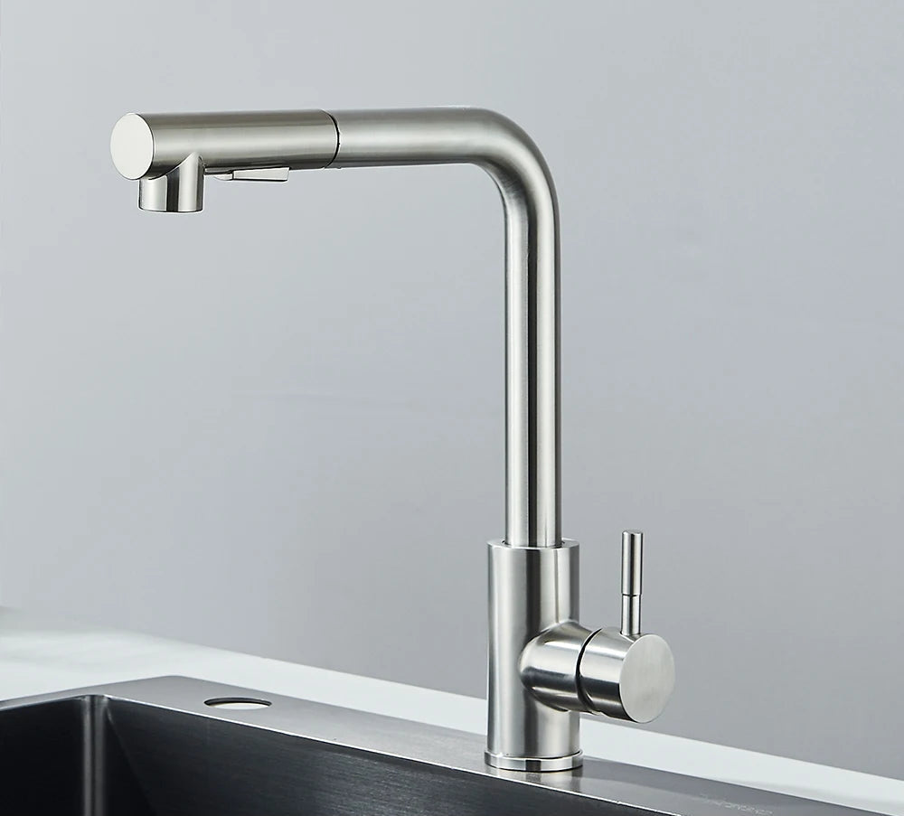 Nova | Zwarte Uittrekbare Keukenmengkraan met Sprayer – RVS en Messing, Eén Handgreep, Hedendaags Design