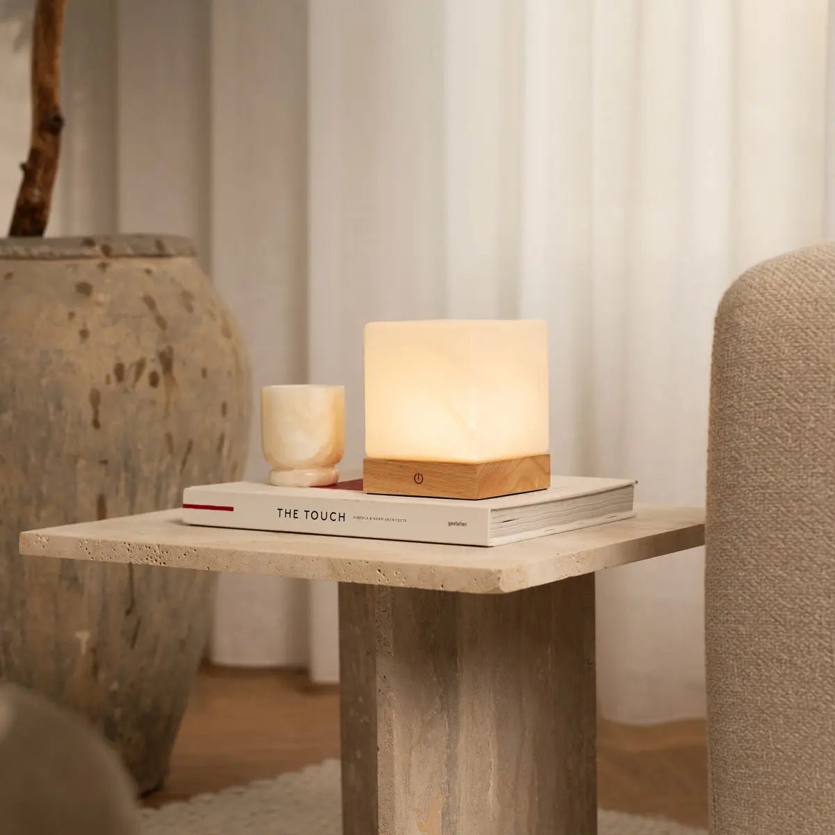 Lampada da tavolo in legno wireless YCE con vetro satinato | Ricaricabile | Dimmerabile | Durata batteria 100 ore | Controllo touch | USB-C