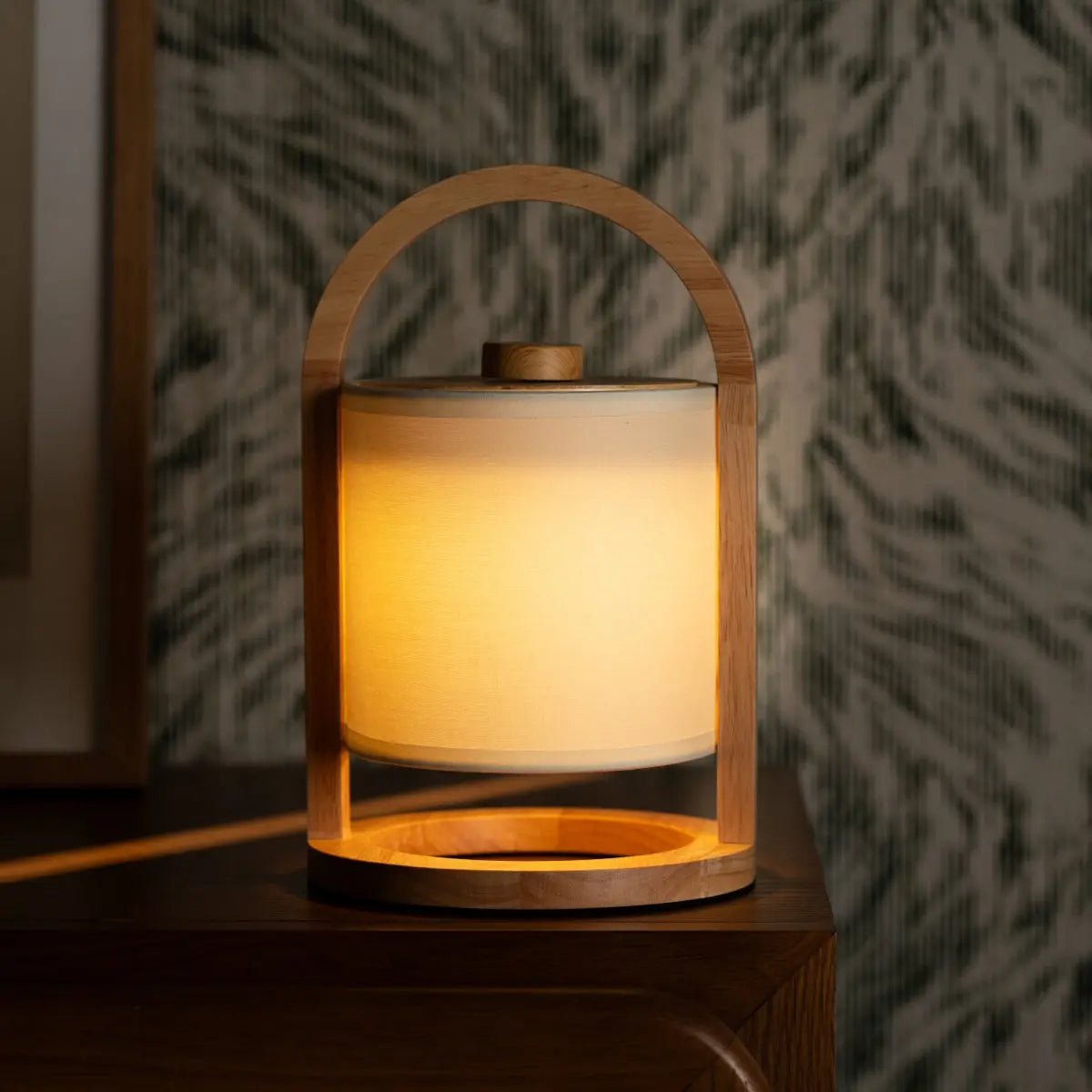 Lampada da tavolo in legno River ricaricabile e dimmerabile – senza fili, luce LED calda, con paralume in cotone – Tavellio Amsterdam