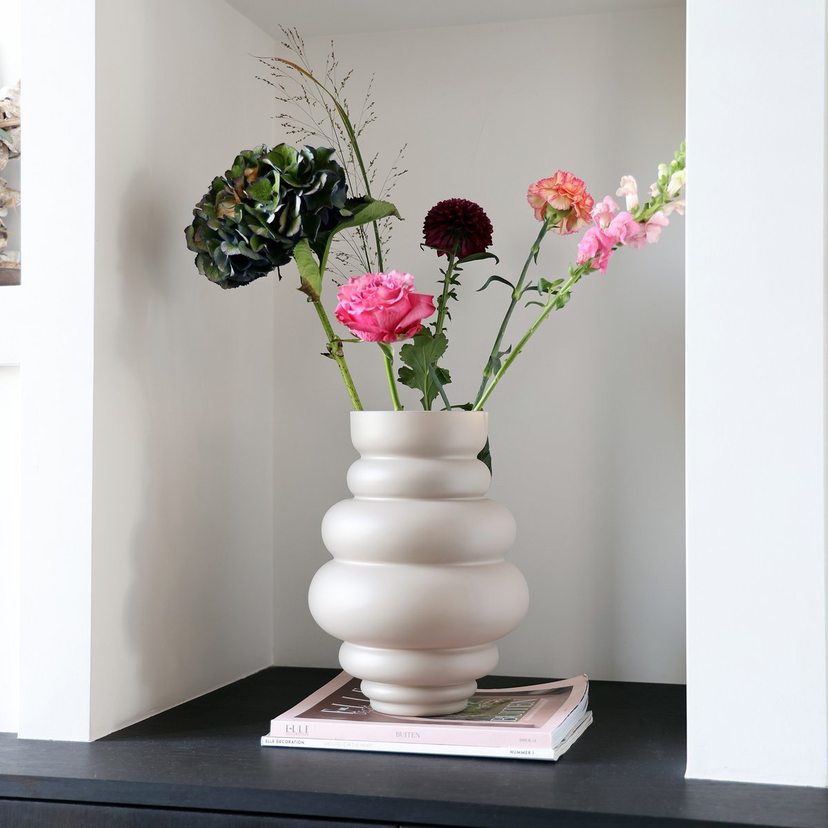 Maputo matte ivory vaas – mondgeblazen dik glas – beige woondecoratie – modern design – diverse maten – Vase The World