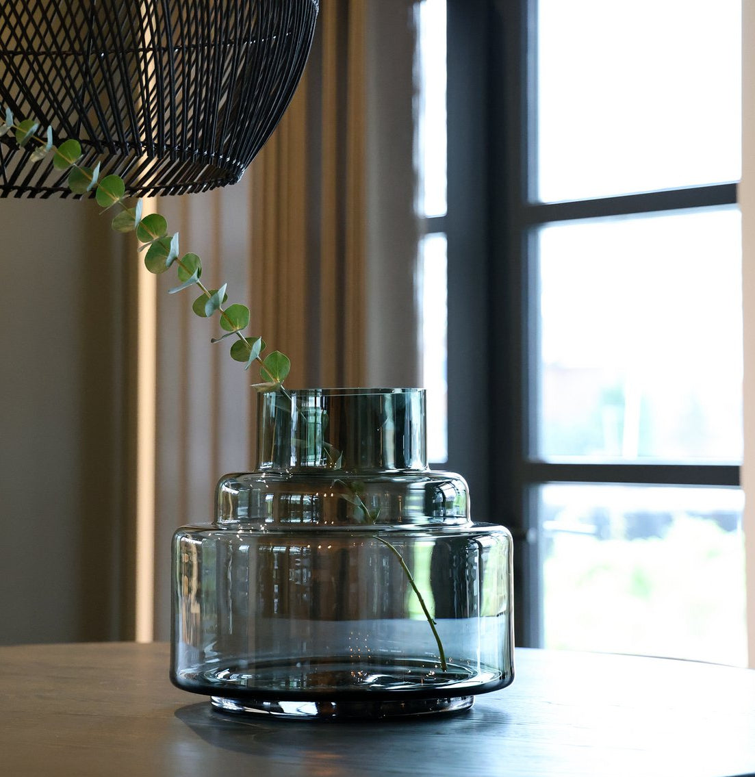 Chari grijze mondgeblazen vaas Ø23-33 cm | Stoer en stijlvol design | Hoogwaardig dik glas | Vase The World
