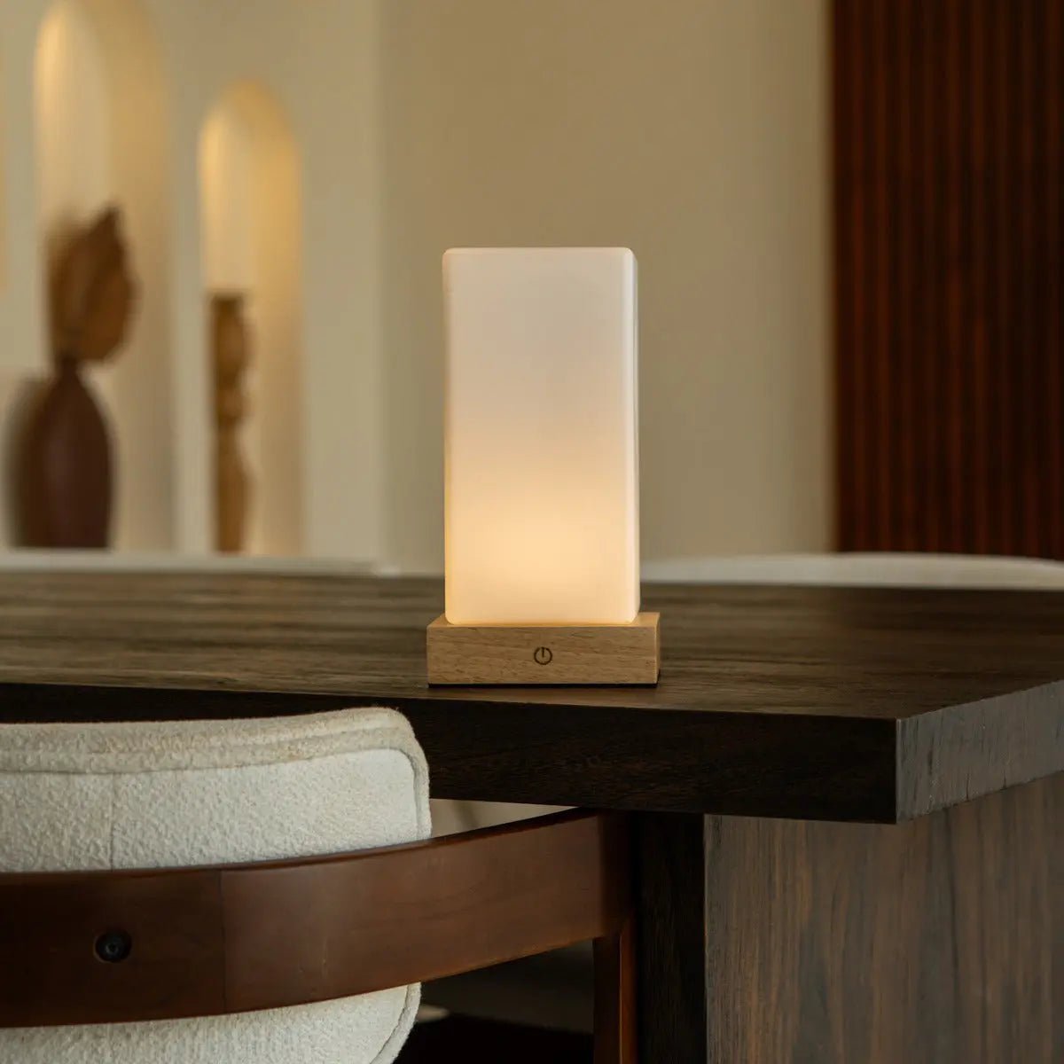 Zayn lampada da tavolo in legno ricaricabile – dimmerabile, wireless, vetro satinato, 100 ore di batteria, USB-C, design marrone chiaro