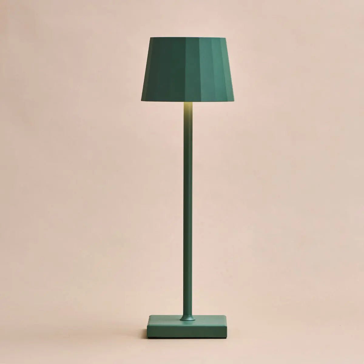 Wouter lampada da tavolo ricaricabile verde salvia | design dimmerabile wireless con 120 ore di autonomia della batteria e 3 modalità di luce – ideale per ogni ambiente
