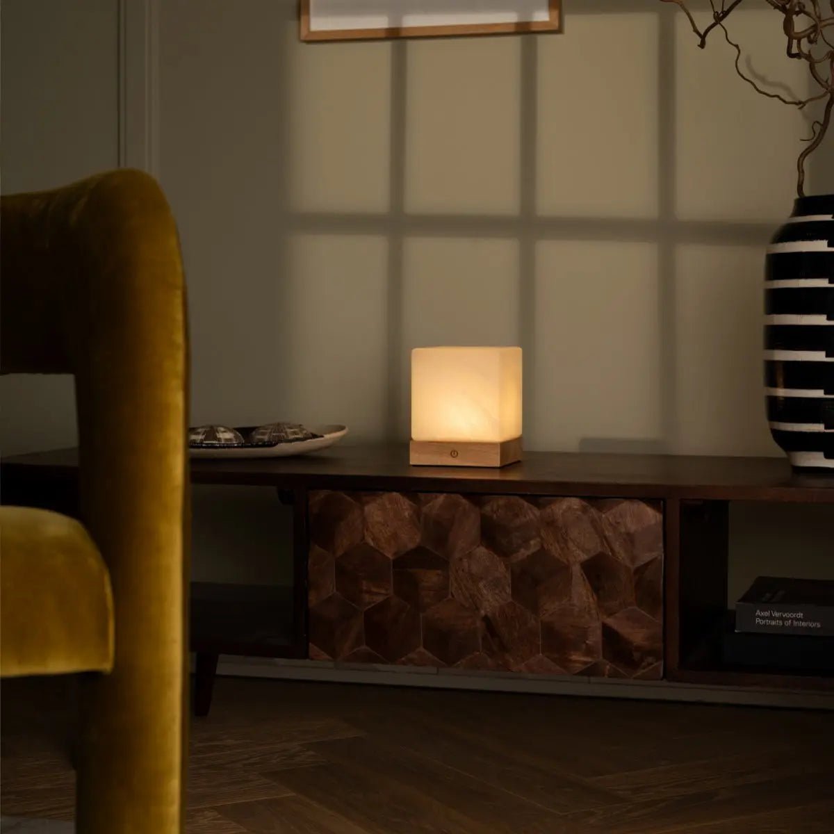 Lampada da tavolo in legno wireless YCE con vetro satinato | Ricaricabile | Dimmerabile | Durata batteria 100 ore | Controllo touch | USB-C