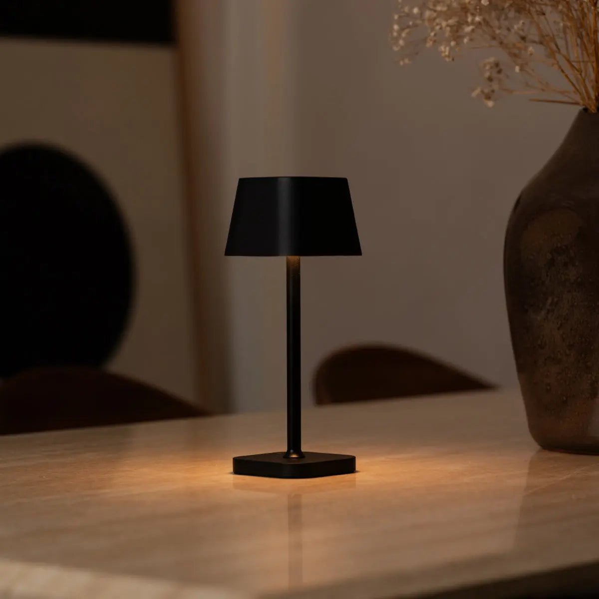 Ava lampada da tavolo ricaricabile nera – wireless, dimmerabile e design elegante | 3 livelli di luce e 120 ore di autonomia della batteria