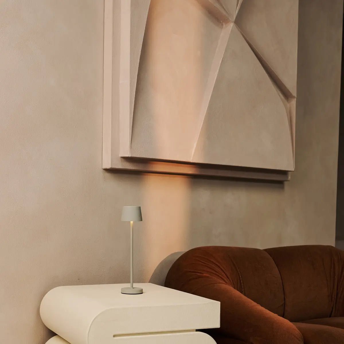Set Combi Vondel Mini Shadow Grigio – 8 lampade da tavolo wireless & stazione di ricarica | Dimmerabile, resistente all'acqua, perfetto per horeca & hotel