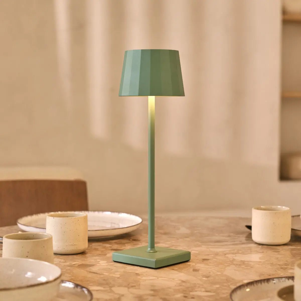 Wouter lampada da tavolo ricaricabile verde salvia | design dimmerabile wireless con 120 ore di autonomia della batteria e 3 modalità di luce – ideale per ogni ambiente